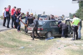 erzincan-da-otomobil-yoldan-cikti-2-si-cocuk-17745133_amp.jpg